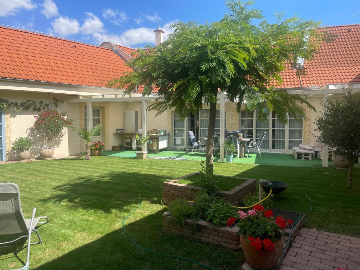 Monpe Apartmanik S Atmosferou Komarno Exterior photo